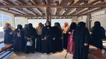 25 زائرة من وزارة التنمية الأسرية يتعرفن على تاريخ وثقافة حصن الذيد